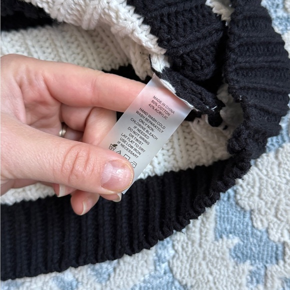 Cool and classy Vince Camuto black and White knit chunky, cropped sweater XL - Picture 6 of 11